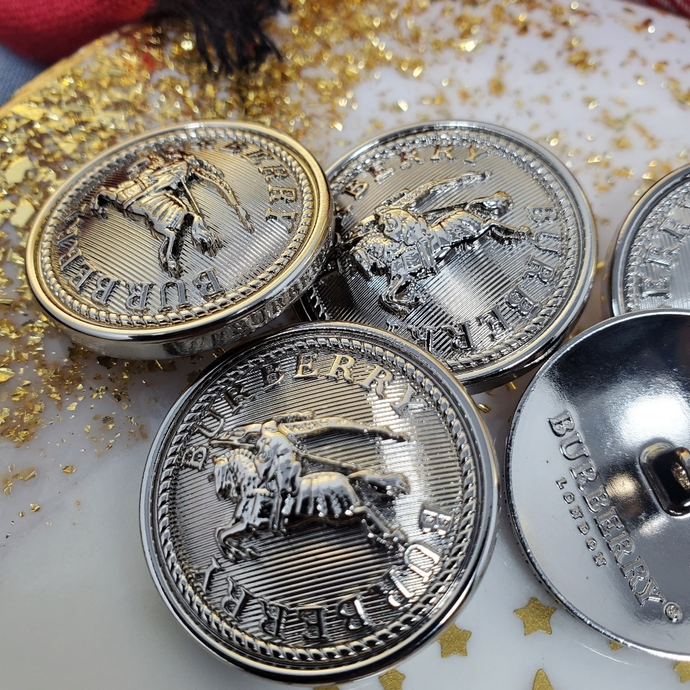 BURBERRY BUTTONS - Picture 11 of 16